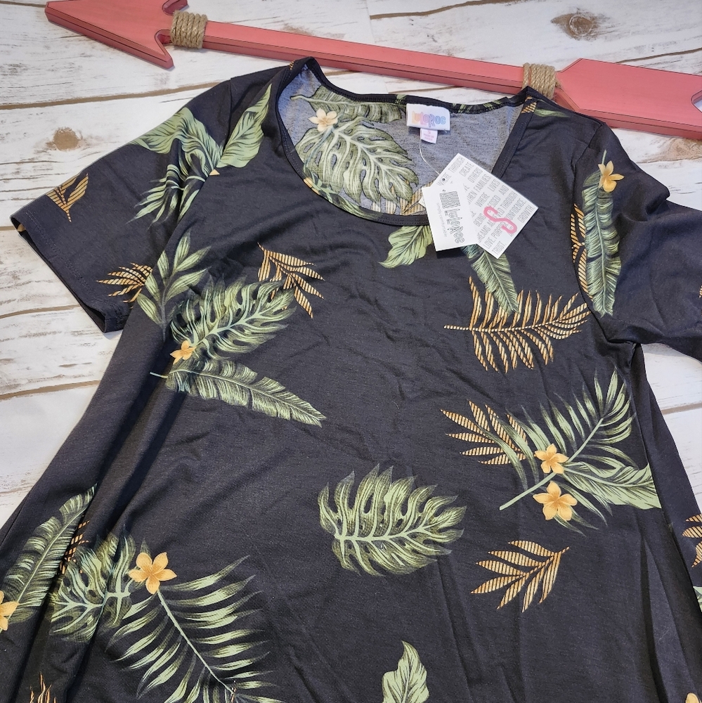 LuLaRoe Black Tropical Leaf Print Women's Top Size Small Perfect T